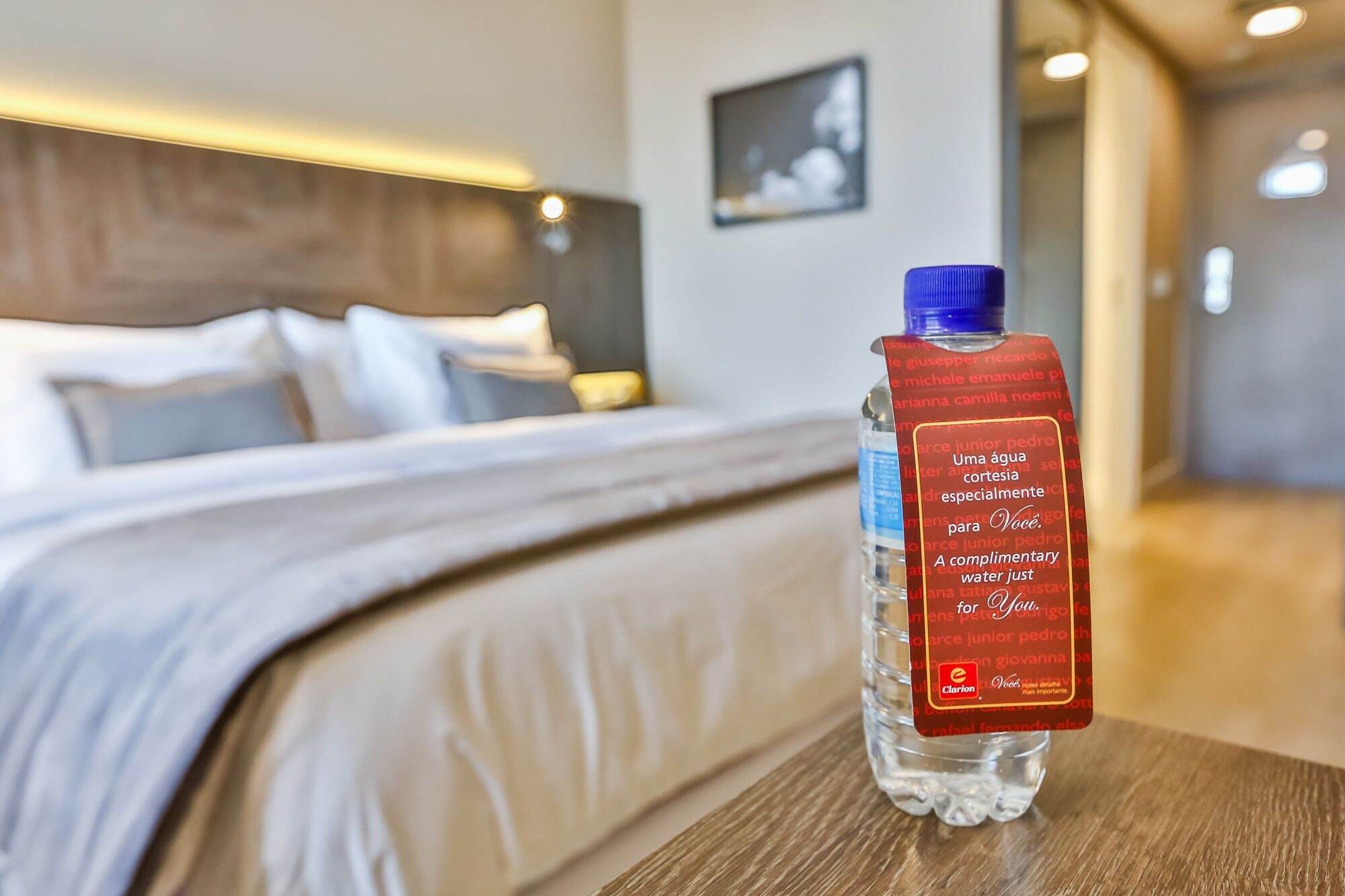 Transamerica Collection جويانيا المظهر الخارجي الصورة A bottle of water in a hotel room